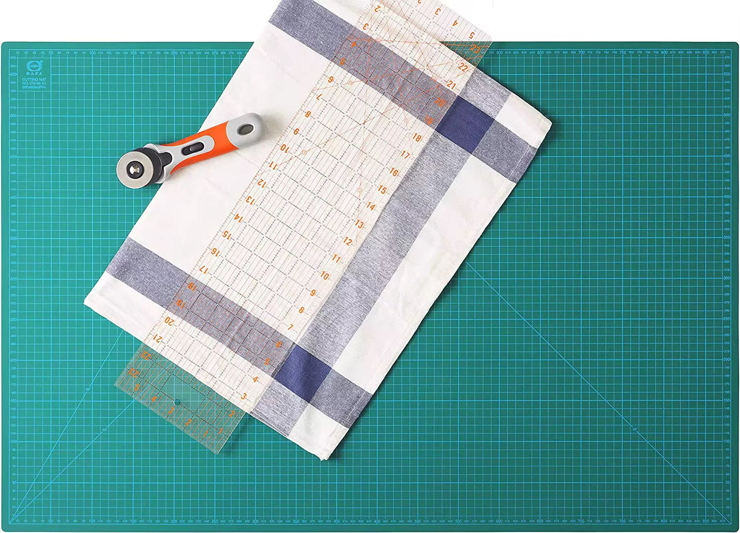 Professional-quality, double-sided self-healing cutting mat(A1 to A4)