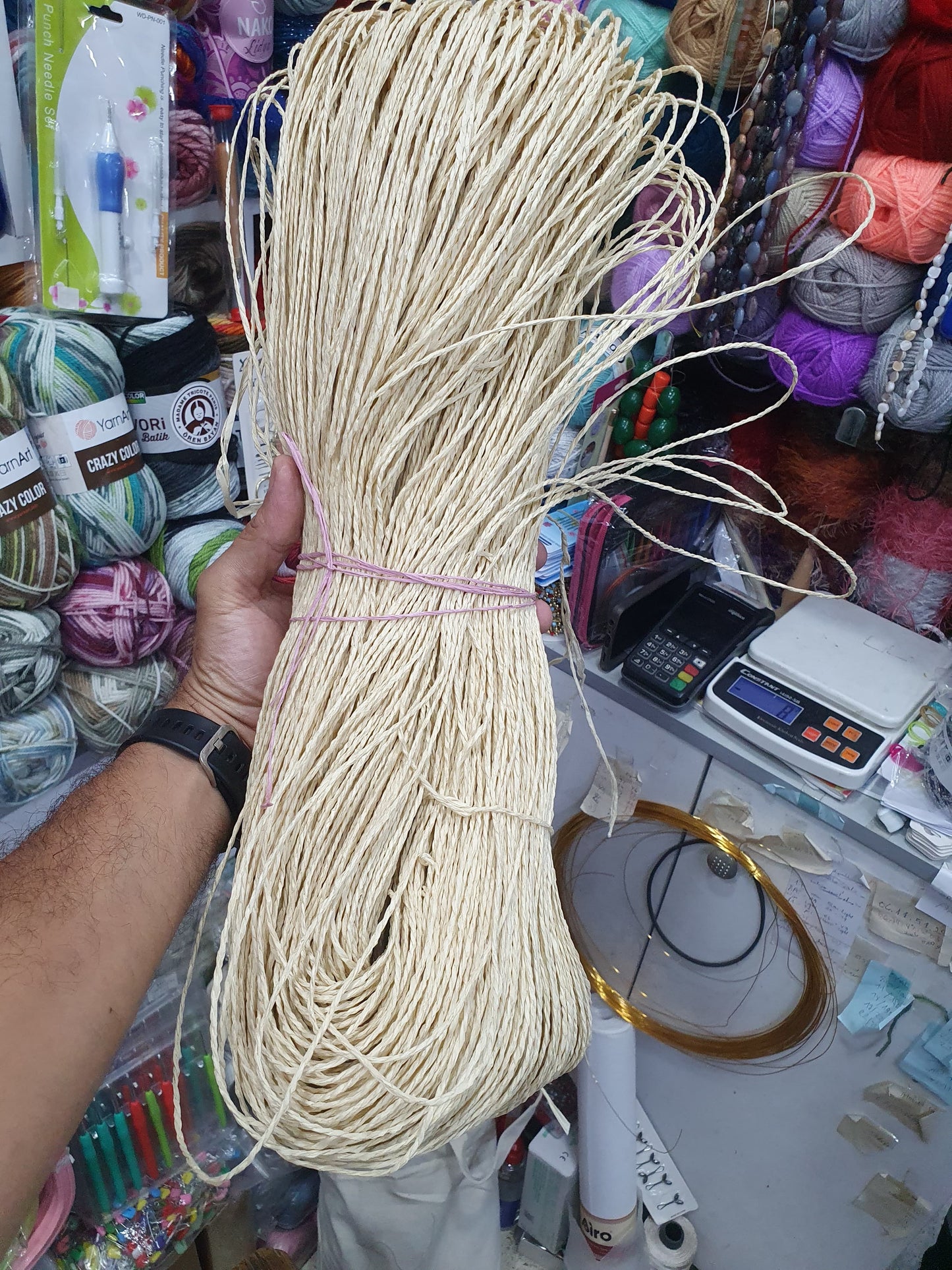 Raffia paper 180dh/kg (comes in bundles of 250g to 450g) contact WhatsApp to order :+212662365716